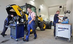Service - Wartungsarbeiten und Reparaturen für Baumaschinen aller Fabrikate Service - Wartungsarbeiten und Reparaturen für Baumaschinen aller Fabrikate